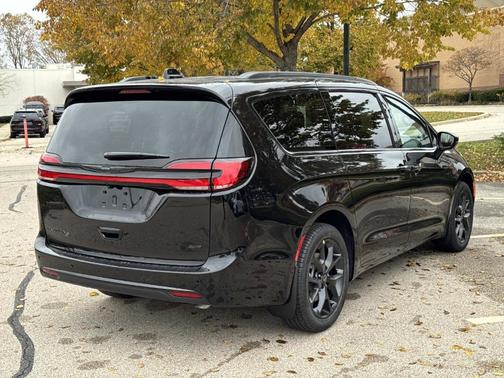 2026 Chrysler Pacifica Select AWD