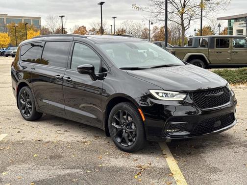 2026 Chrysler Pacifica Select AWD