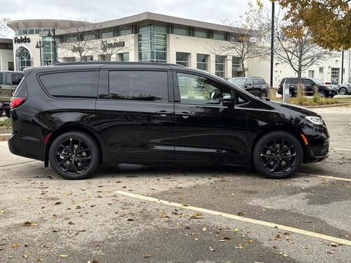 2026 Chrysler Pacifica Select AWD