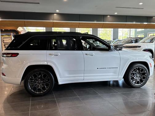 Bright White 2026 Jeep Grand Cherokee Summit 4x4