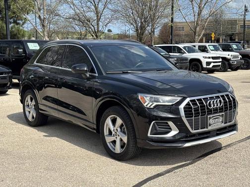 Mythos Black Metallic 2022 Audi Q3 40 Premium
