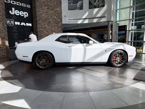 White Knuckle Clearcoat 2023 Dodge Challenger SRT Hellcat