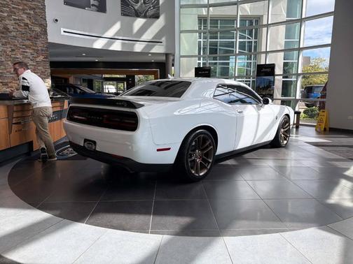 White Knuckle Clearcoat 2023 Dodge Challenger SRT Hellcat