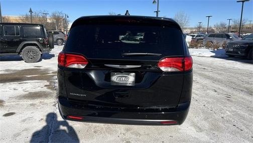 2025 Chrysler Voyager LX