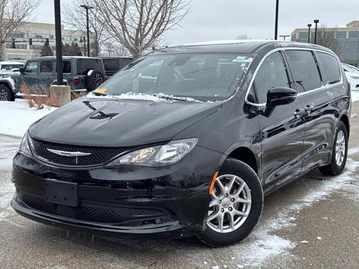 2025 Chrysler Voyager LX