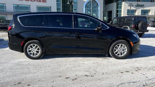 2025 Chrysler Voyager LX