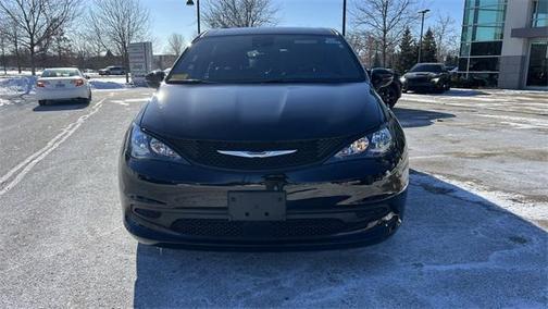 2025 Chrysler Voyager LX