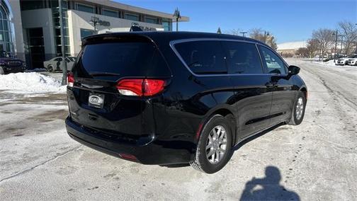 2025 Chrysler Voyager LX