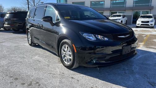 2025 Chrysler Voyager LX