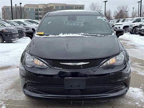 2025 Chrysler Voyager LX