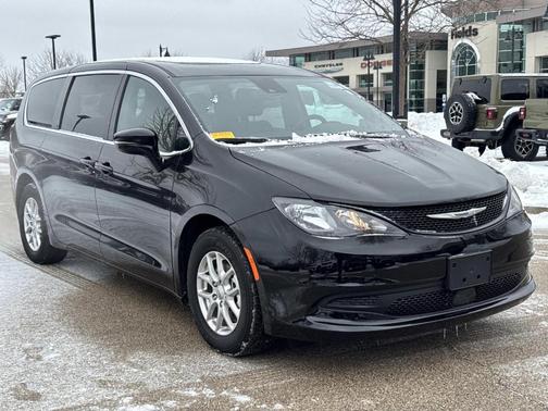 2025 Chrysler Voyager LX
