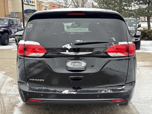 2025 Chrysler Voyager LX