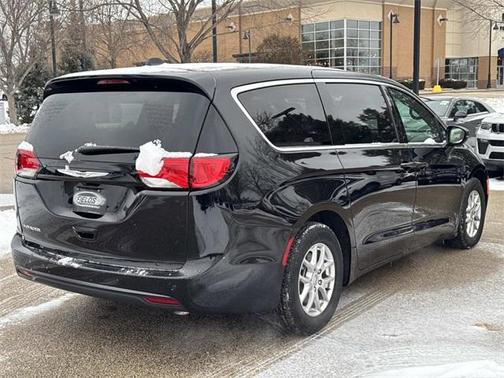 2025 Chrysler Voyager LX