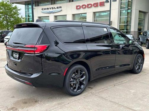 2025 Chrysler Pacifica Limited
