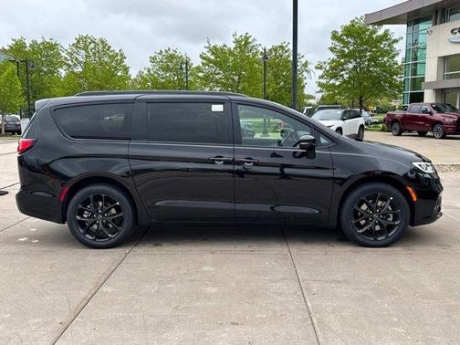 2025 Chrysler Pacifica Limited