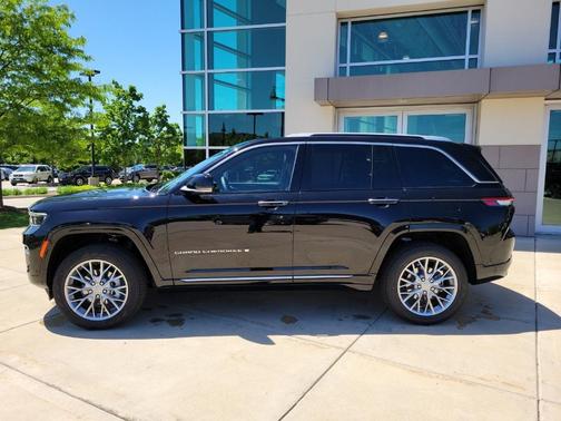2022 Jeep Grand Cherokee Summit