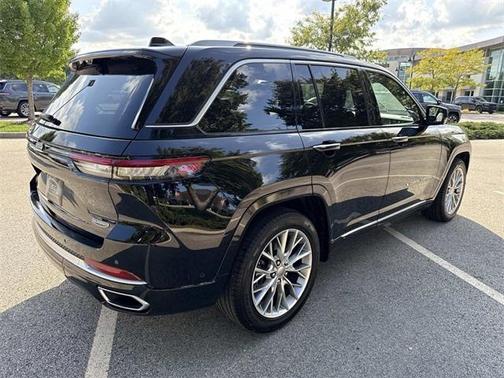 2022 Jeep Grand Cherokee Summit