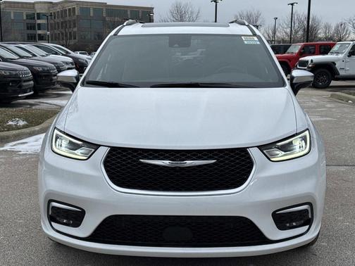 2026 Chrysler Pacifica Pinnacle AWD