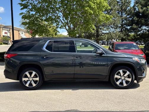 Graphite Metallic 2019 Chevrolet Traverse LT Leather