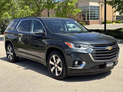 Graphite Metallic 2019 Chevrolet Traverse LT Leather