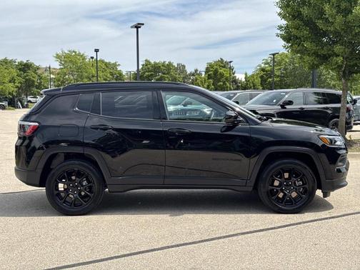 Diamond Black 2024 Jeep Compass Latitude