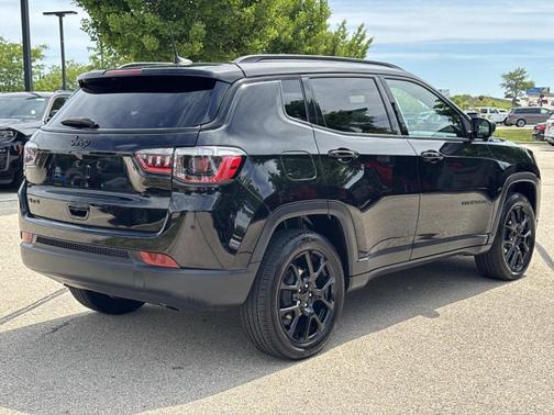 Diamond Black 2024 Jeep Compass Latitude