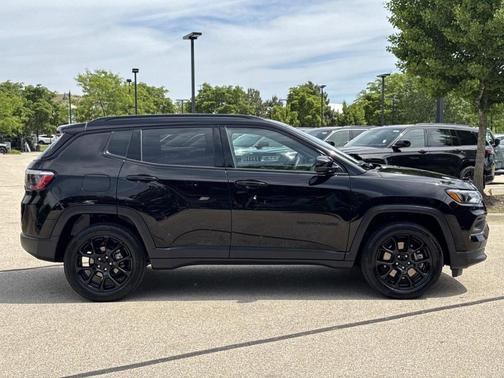 Diamond Black 2024 Jeep Compass Latitude