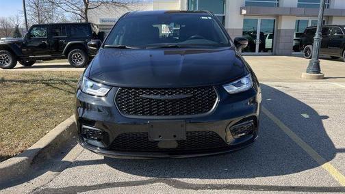 2023 Chrysler Pacifica Hybrid Touring L