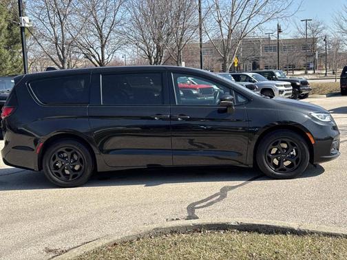2023 Chrysler Pacifica Hybrid Touring L