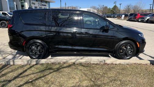 2023 Chrysler Pacifica Hybrid Touring L