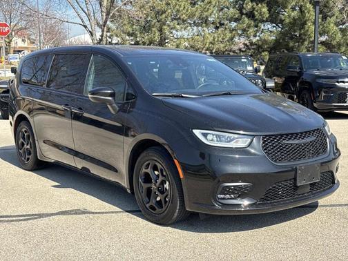 2023 Chrysler Pacifica Hybrid Touring L