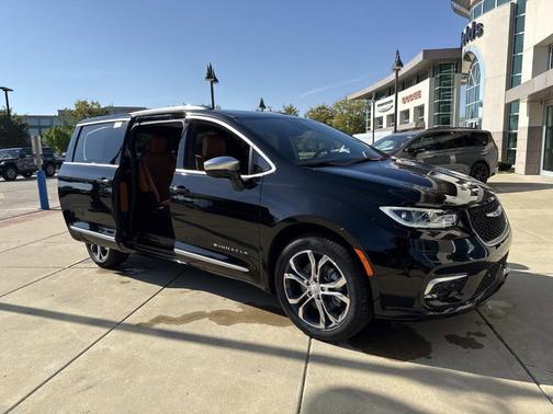 2026 Chrysler Pacifica Pinnacle AWD