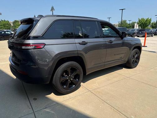 2022 Jeep Grand Cherokee Altitude