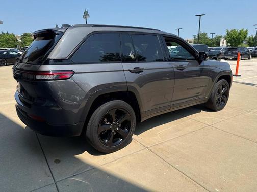 2022 Jeep Grand Cherokee Altitude