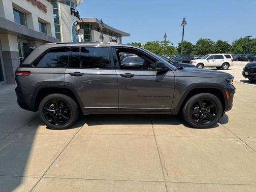 2022 Jeep Grand Cherokee Altitude