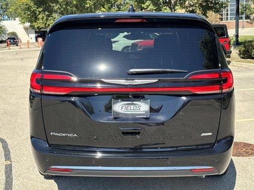 2026 Chrysler Pacifica Select AWD