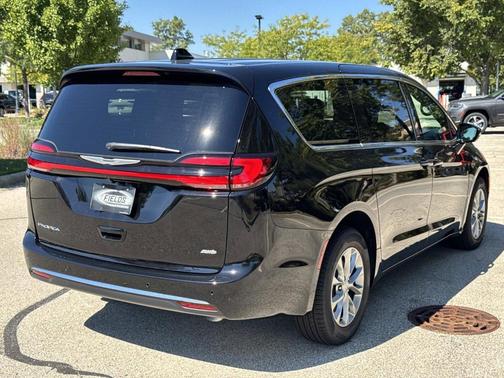 2026 Chrysler Pacifica Select AWD