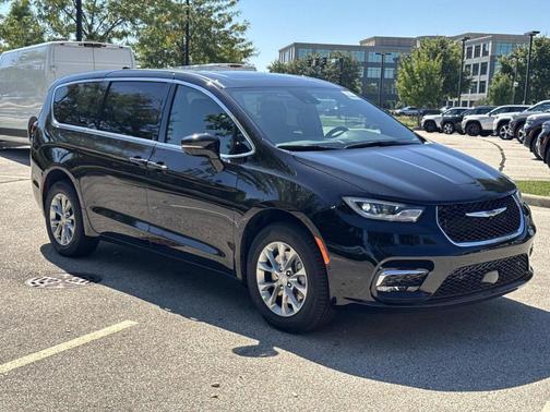 2026 Chrysler Pacifica Select AWD