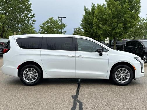 Bright White 2027 Chrysler Pacifica SELECT