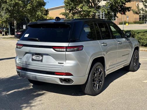 2025 Jeep Grand Cherokee Summit