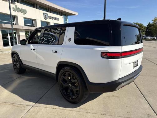 2024 Rivian R1S Adventure