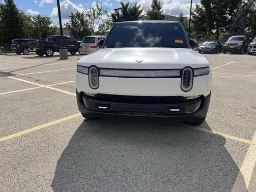 2024 Rivian R1S Adventure