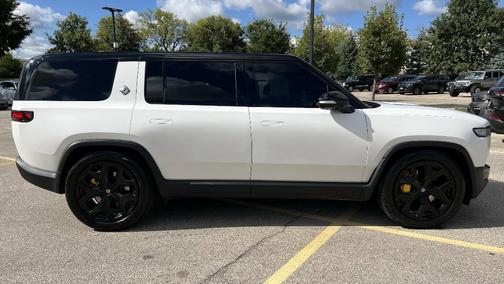 2024 Rivian R1S Adventure