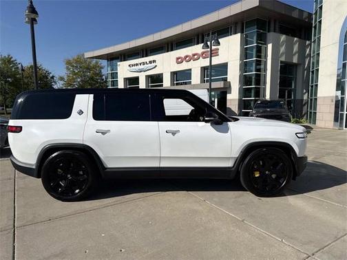 2024 Rivian R1S Adventure