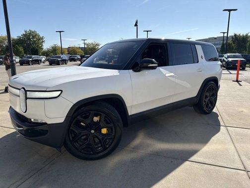 2024 Rivian R1S Adventure