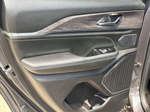 Metallic 2024 Jeep Grand Cherokee Overland