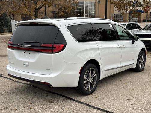 2026 Chrysler Pacifica Pinnacle AWD