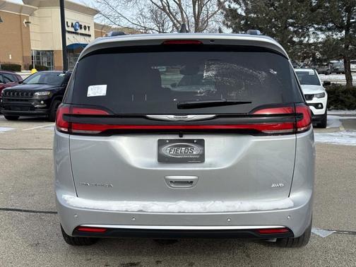 2026 Chrysler Pacifica Pinnacle AWD
