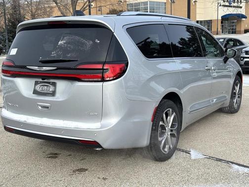 2026 Chrysler Pacifica Pinnacle AWD