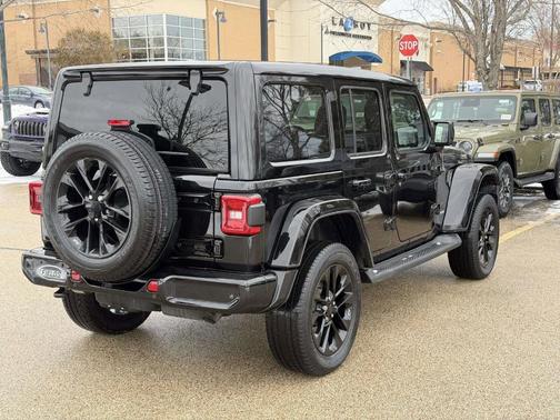 2021 Jeep Wrangler Unlimited Sahara Altitude